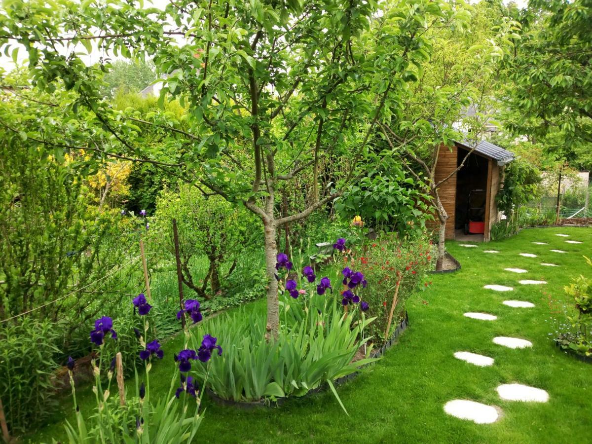 Le Petit Jardin Yoyo Hotel Monts Exterior foto