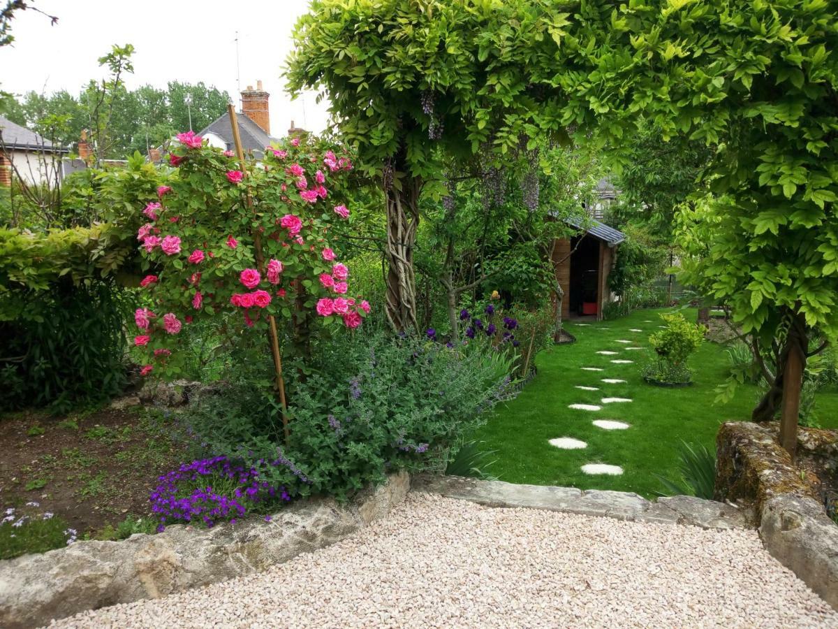 Le Petit Jardin Yoyo Hotel Monts Exterior foto